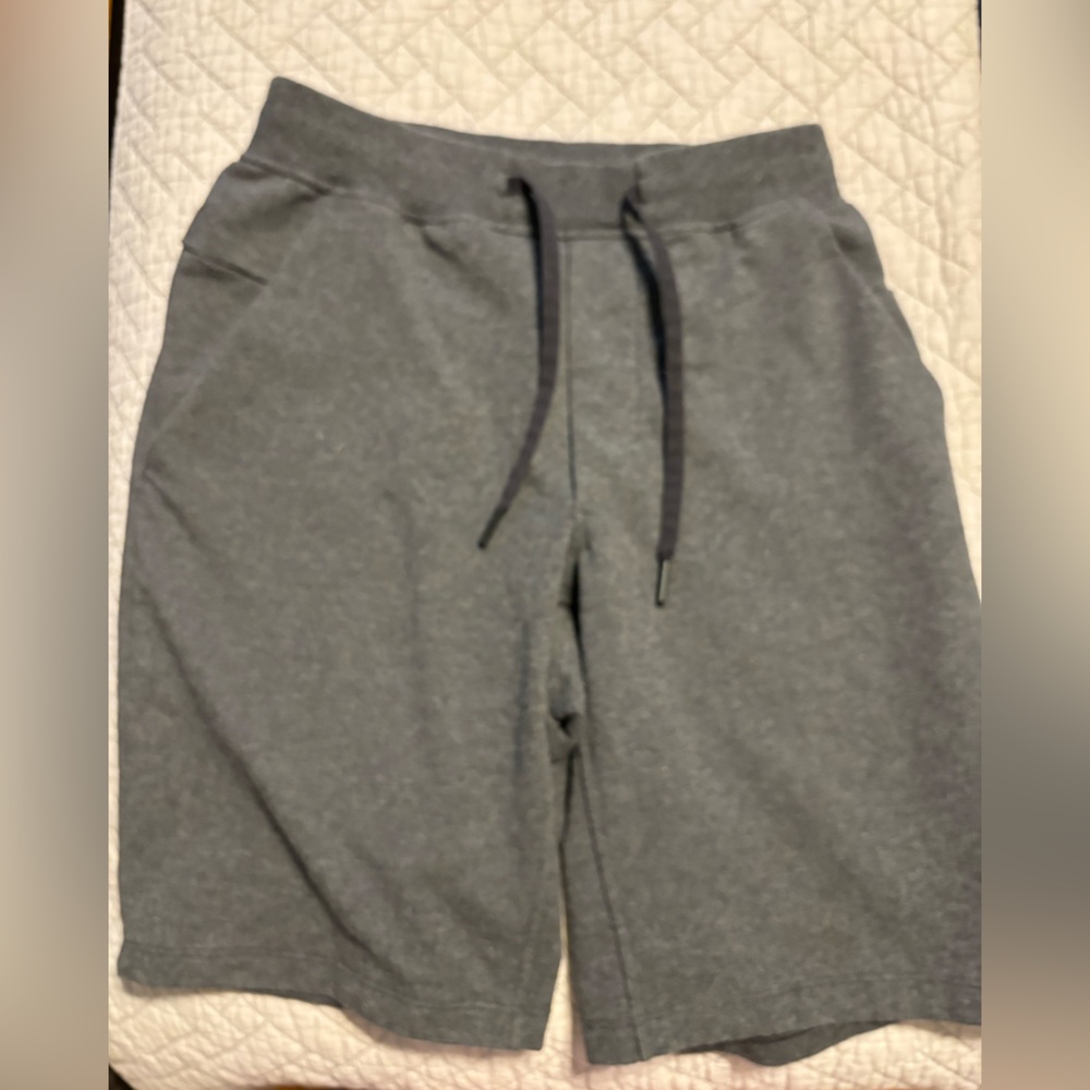 Lululemon Athletica Men’s drawstring shorts size S